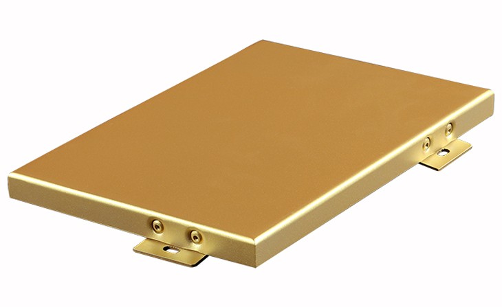 氟碳鋁單板介紹------------------------  氟碳鋁單板作為幕墻的一種形式，多用于作墻體 蔽護(hù)和不采光的墻壁，代替馬賽克和一般噴沙外墻。鋁單板幕墻 作為鋁單板幕墻的一種，以其質(zhì)地輕，強(qiáng)度好的物點(diǎn)在高層建筑的作用上有優(yōu)勢(shì)，由于高層建筑時(shí)刻受到各種荷載的作用，所受風(fēng)壓大，馬賽克容易脫落，硬度不強(qiáng) 的幕墻材料會(huì)因?yàn)榇蟮娘L(fēng)壓而變形。高層建筑作為幕墻使用大戶，鋁單板幕墻基于它獨(dú)特的優(yōu)勢(shì)而得以大量使用    ◆色彩艷麗，久經(jīng)耐用、不褪色，  ◆環(huán)保、防火、防潮，  ◆品種多元化，圖案，色彩可以根據(jù)用戶要求定做，  ◆ 良好的平整性、防潮性和抗油性  ◆ 非常出色的耐腐蝕性，抵抗潮濕環(huán)境、紫外線  ◆ 無(wú)懈可擊的防火、防潮功能及耐腐蝕性功能，吸音、隔熱性能好，具有完美的吸音效果  ◆ 鋁網(wǎng)板結(jié)構(gòu)精巧，拼接無(wú)縫，可保持二十年不變色；  ◆ 無(wú)毒無(wú)味，環(huán)保，可回收     01.jpg  氟碳鋁安裝工藝------------------------   1、施工前，對(duì)照鋁板幕墻的骨架設(shè)計(jì)，復(fù)檢主體結(jié)構(gòu)的質(zhì)量。因?yàn)橹黧w結(jié)構(gòu)質(zhì)量的好壞，對(duì)幕墻骨架的排列位置影響較大。特別是 墻面垂直度，平整度的偏差，以及外墻洞口位置，將會(huì)影響整個(gè)幕墻的水平位置。  2、詳細(xì)核查施工圖紙和現(xiàn)場(chǎng)實(shí)測(cè)尺寸，以確保設(shè)計(jì)加工的完善。  3、鋁板幕墻依靠腳手架進(jìn)行施工，根據(jù)幕墻骨架設(shè)計(jì)圖紙規(guī)定的高度和寬度，搭設(shè)施工雙排腳手架。腳手架距墻面不小于50cm，以方便施工。  4、外墻面底層抹灰施工完畢，并檢查驗(yàn)收合格  02.jpg  氟碳鋁單板應(yīng)用案例------------------------    1bdd513271e595e9.jpg